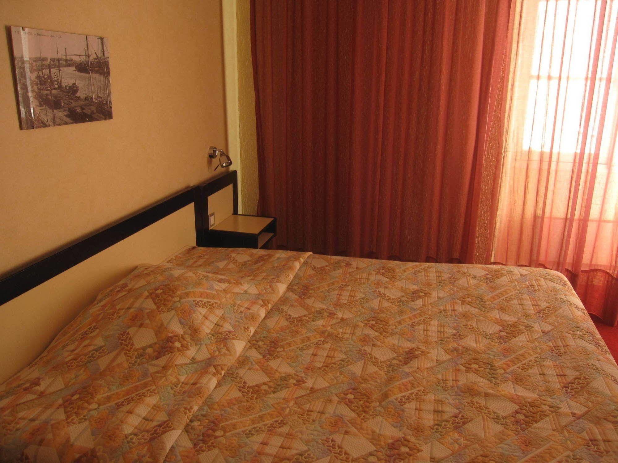 Hotel Des 3 Marchands Nantes Buitenkant foto